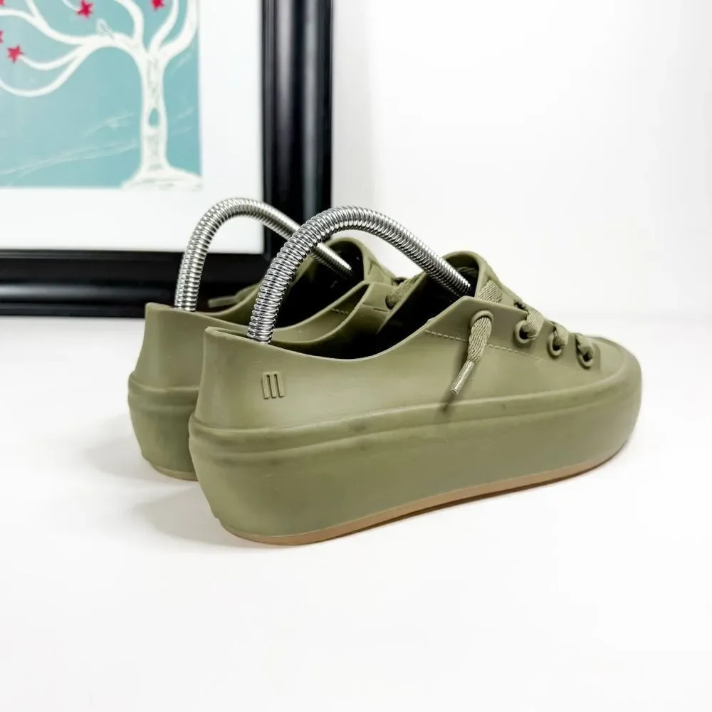 Melissa Possession Sneaker in Olive Green | Size 8 | Waterproof & Vegan - Picture 5 of 10